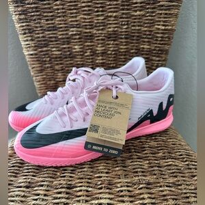 Nike Mercurial Zoom Vapor 15 Academy (Men’s 11.5/Women’s 13)